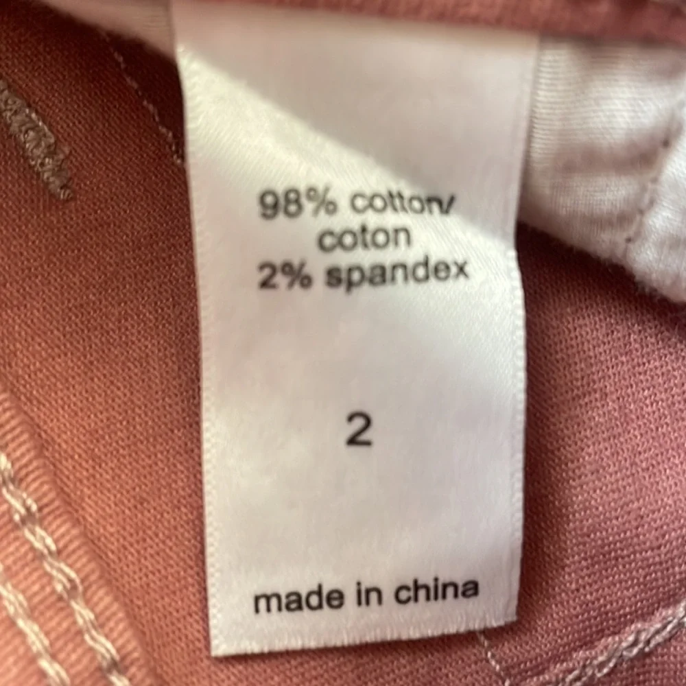 LIKE NEW MAURICES Pink Cut-off Shorts size 2 - Picture 4 of 11
